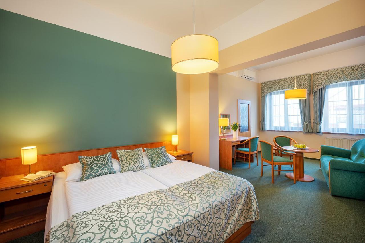 Hotel Bily Jednorozec Třeboň Eksteriør bilde