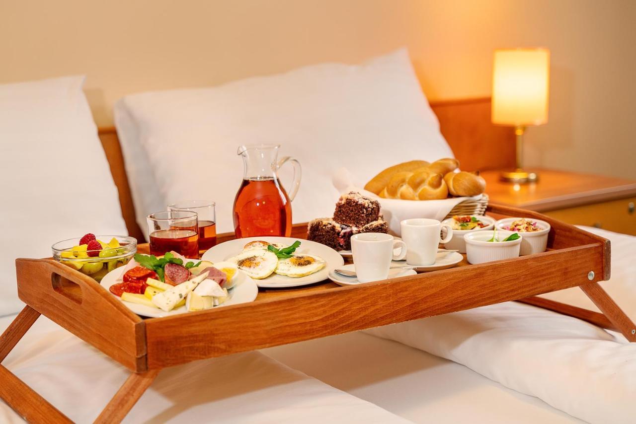 Hotel Bily Jednorozec Třeboň Eksteriør bilde