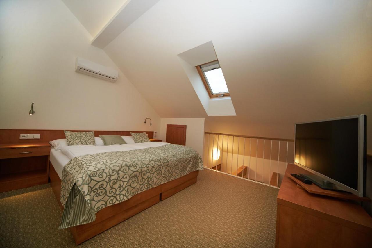 Hotel Bily Jednorozec Třeboň Eksteriør bilde
