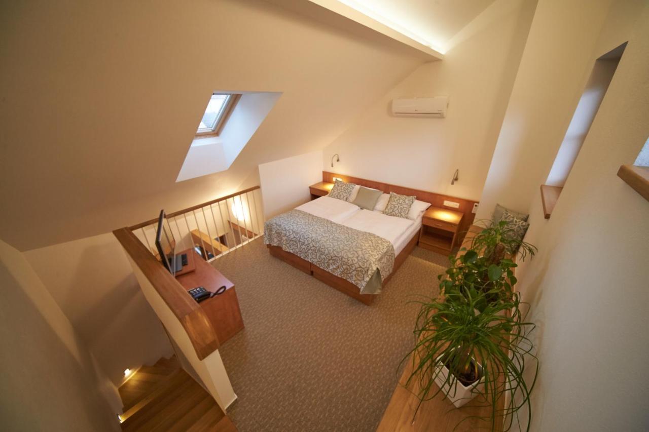 Hotel Bily Jednorozec Třeboň Eksteriør bilde