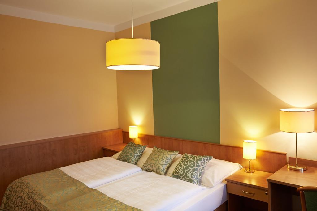 Hotel Bily Jednorozec Třeboň Eksteriør bilde